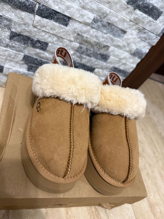 Vând papuci tip UGG