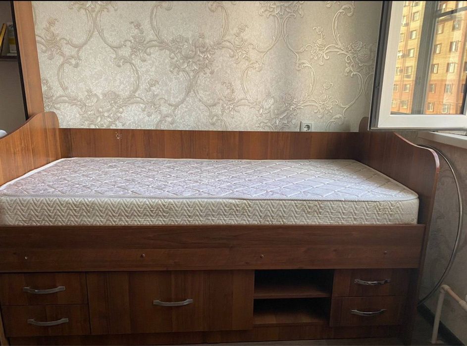 Кровать с ортопедическим матрасом