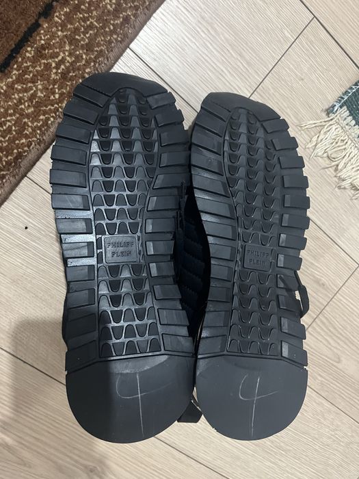 Adidași plein 600 de lei i vând ca mis mari 600  lei