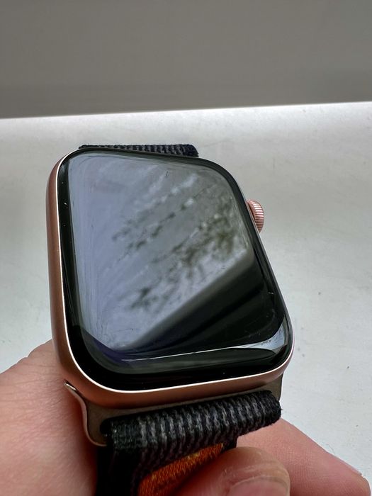 Продам Apple watch SE 44mm