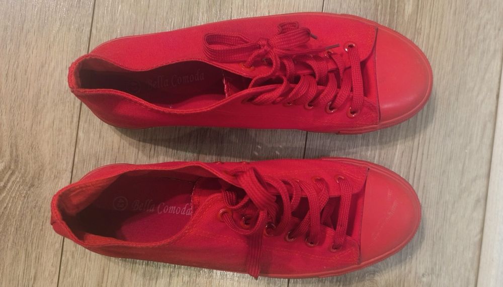 Мъжки кецове, червени