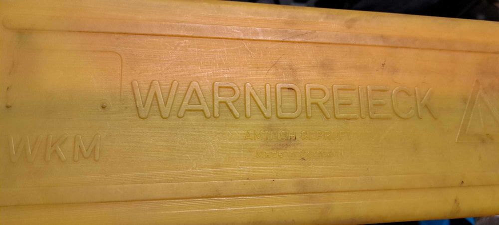 Авариен светлоотразителен триъгълник