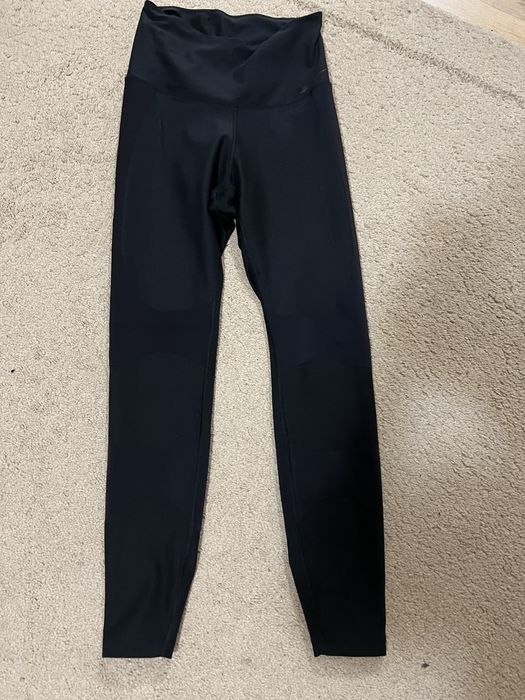 Nike клинове ,бюстиета и къси панталони