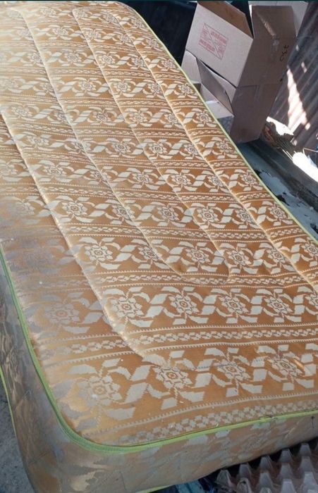 Продам телевизор  саттылады .