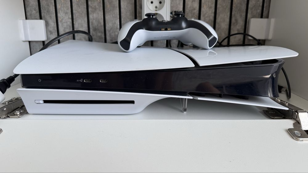 Продам PS 5 Slim на 1 тб