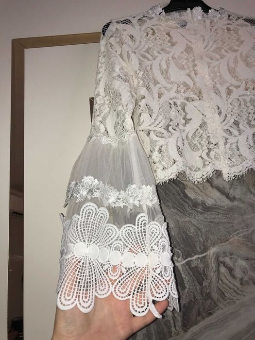 Дантелена дизайнерска блуза с дълъг ръкав