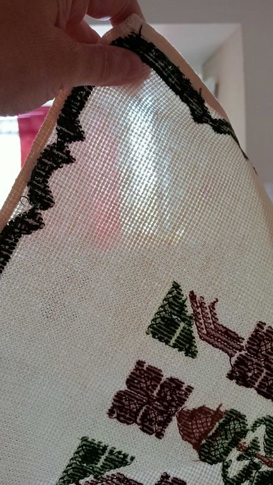 Fata de masa  de peste 40 de ani Handmade creată cu mâna