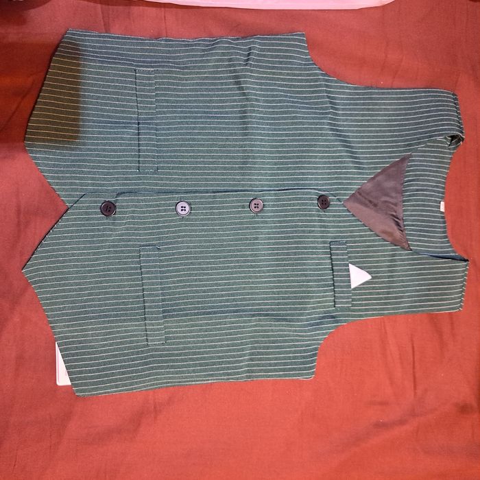 Vesta ,pantaloni și cămașa