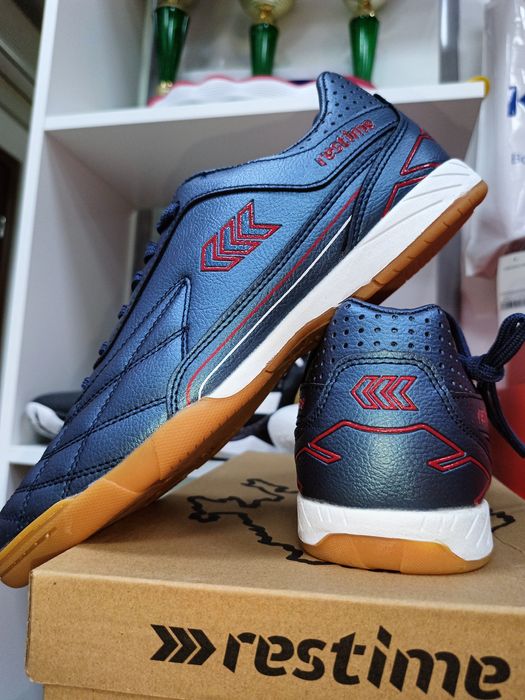 Футзалка,зальник,сороконожка.