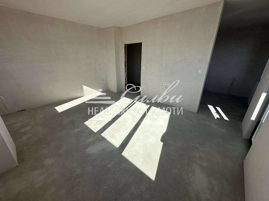 Тристаен апартамент в НОВОСТРОЯЩА СЕ жилищна сграда - кв.Център