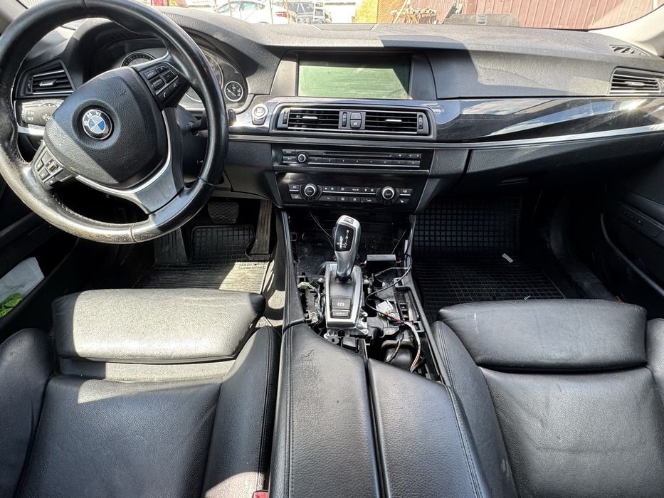 Dezmembrez bmw f11 3.0d n57 245cp volan stanga