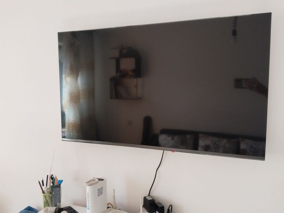 Продам б/у диван и телевизор