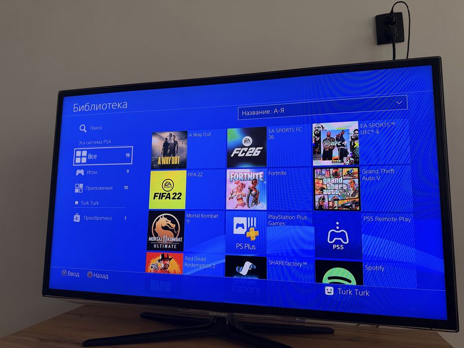 Продам PS4 Pro 1 TB