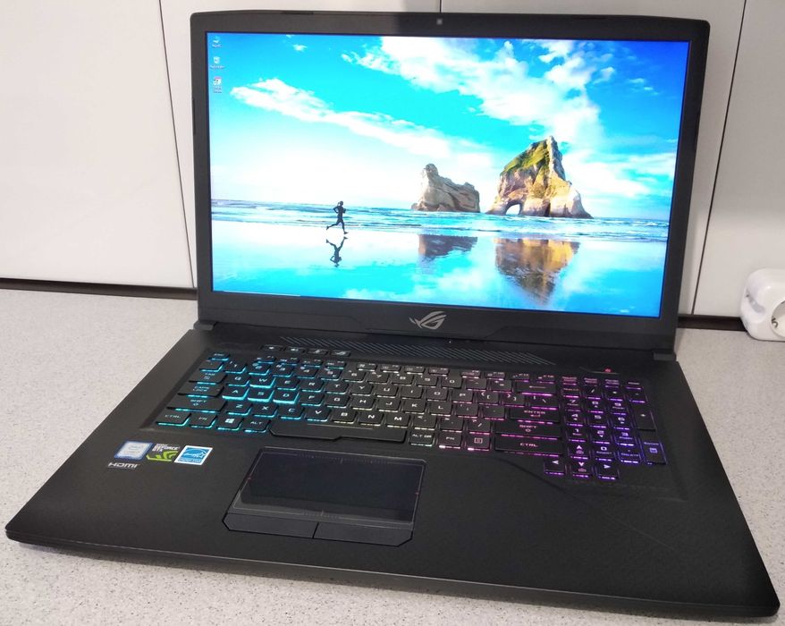 Laptop I7 32GB ram ULTRA GAMING placa video dedicata NVIDIA ecran 15.6 inch IPS 2 placi video windows 11 SSD nvme ASUS ROG STRIX