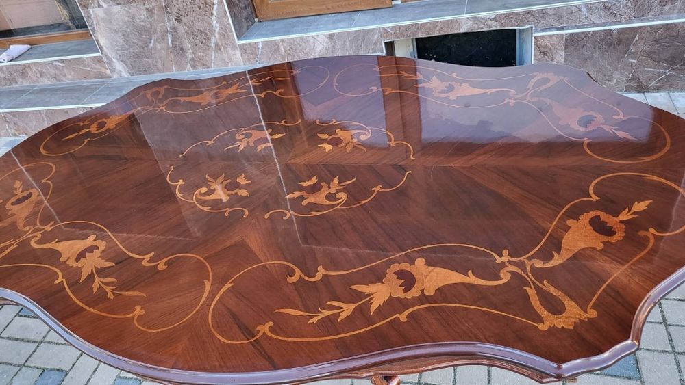 Трапезна маса със столове