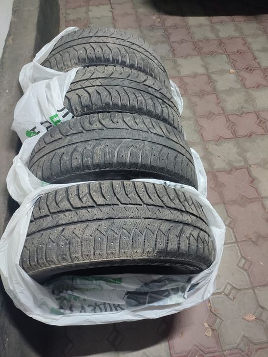 Продам зимнии шины