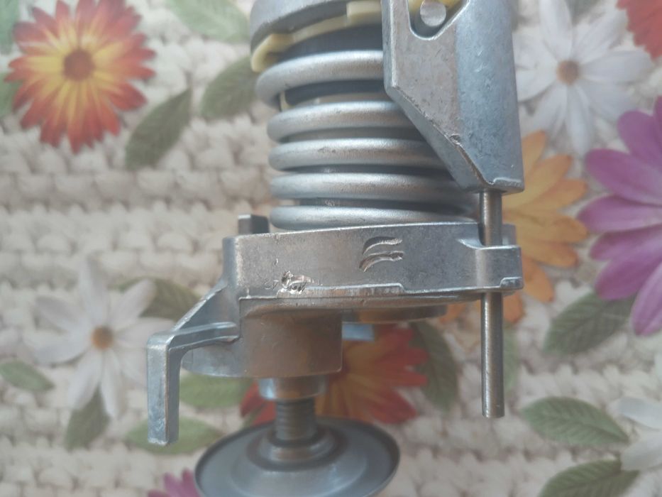 Агренажна ролка пистов ремък