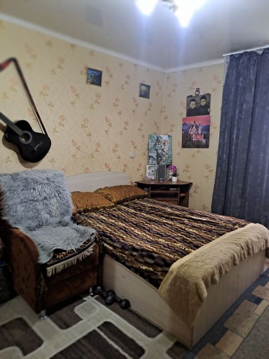 Продам  3-х  комнатную  квартиру.