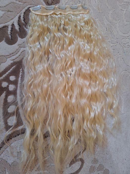 Волосы на заколке