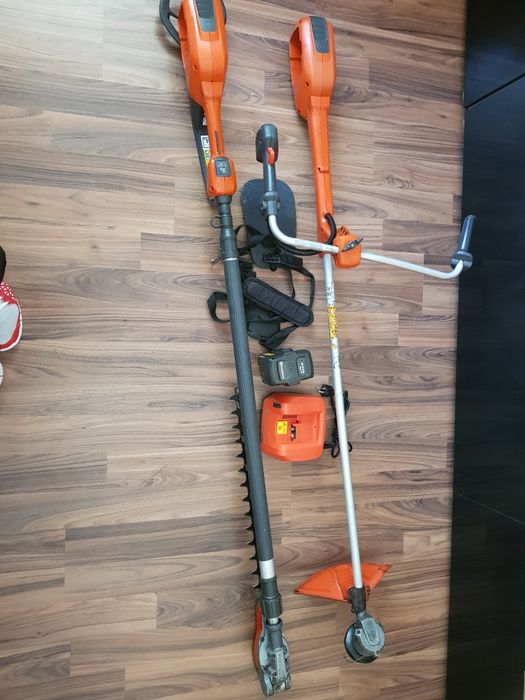 Set Husqvarna motocoasa 536LiRX și foarfecă de tuns gard viu  telescopica  4,5 m husqvarna  520iHT4