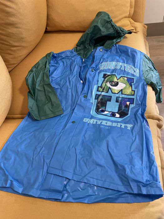 Дъждобран, риза и дънки за момче