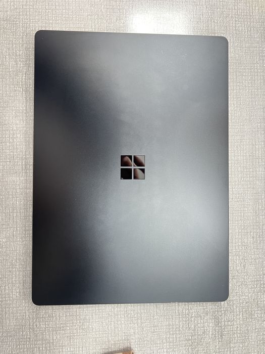 Micrasoft Surface Laptop (i5-1245U/256GB SSD)  Windows 11 Pro  23H2