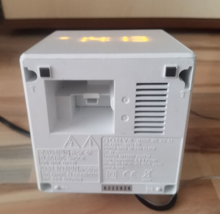 Boxa radio cu ceas Sony ICF C1