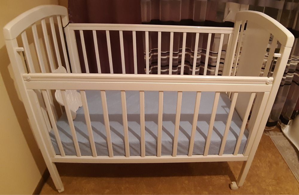 Детская кровать  с матрасом новая