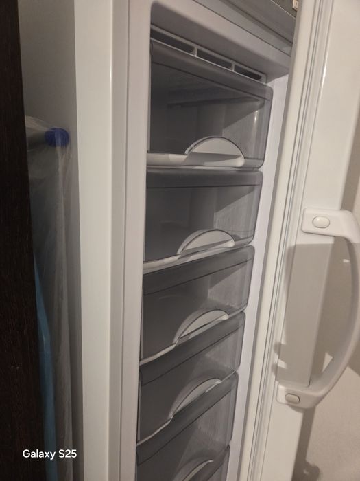 Продам морозильник