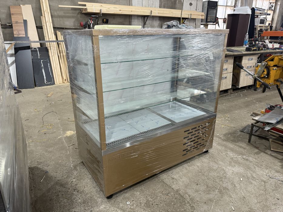 Витринный холодильник кондитерская витрина