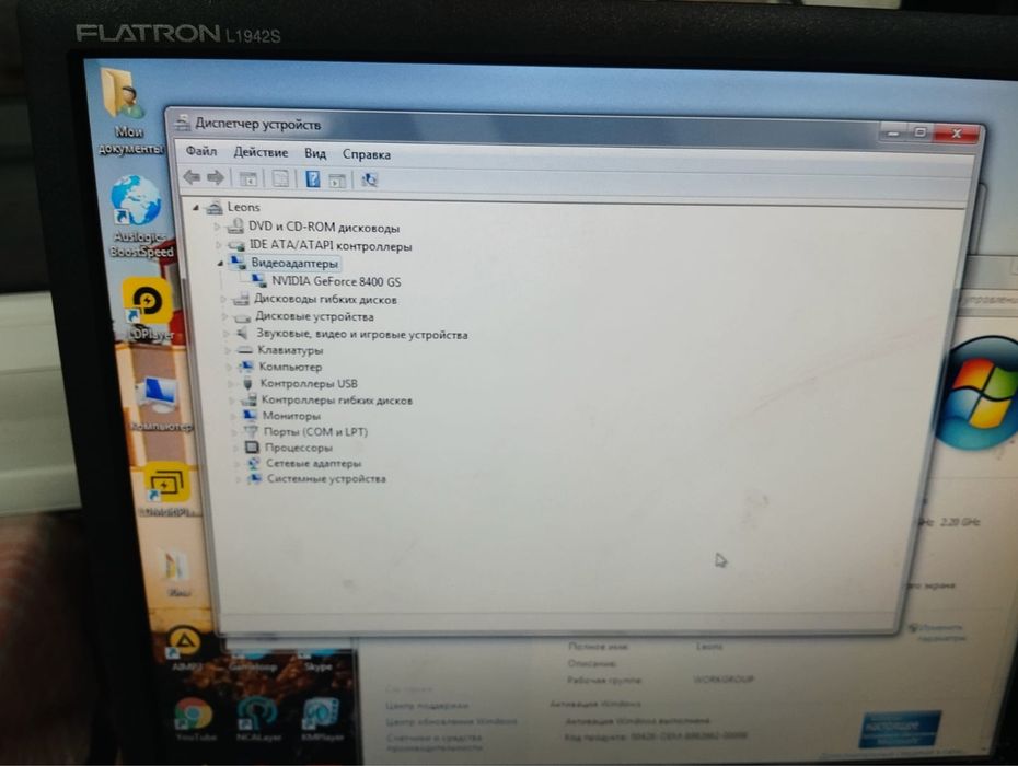 Компьютер с компьютерным столом и отдельно