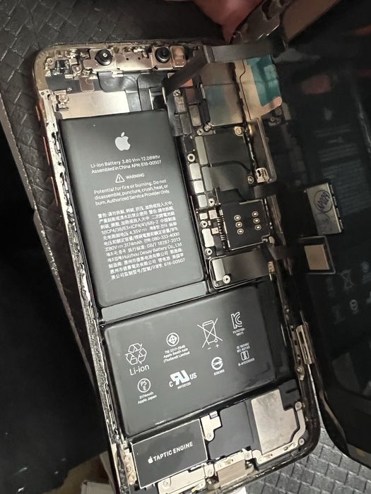 Vindem / inlocuim piese pentru iphone display baterie casca mufa capac