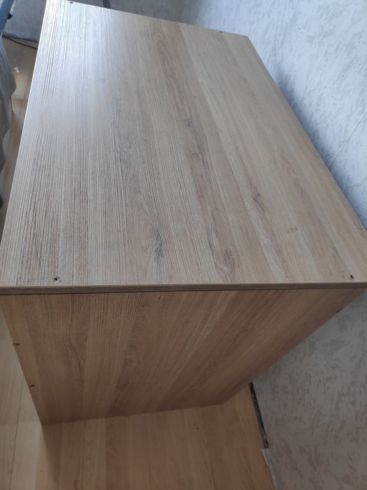 Продавам бюро/маса,без чекмеджета