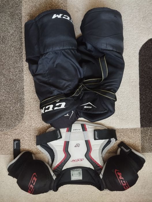 Хоккейные трусы и нагрудник