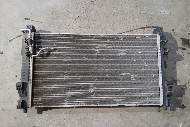 Radiator apa racire motor A1695000403 A1695001704 A1695000403 A169500