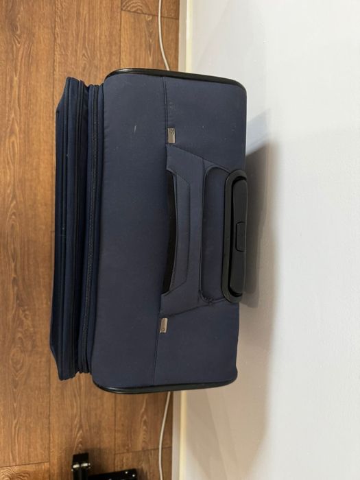 Продам чемодан Samsonite размер М в отличном состоянии.