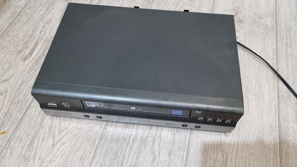 Видеомагнитофон LG VHS, рабочий