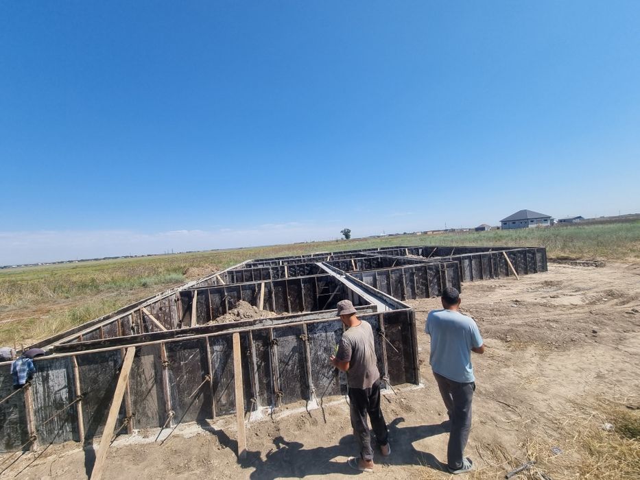 Заливем фундамент со своей опалубкой.