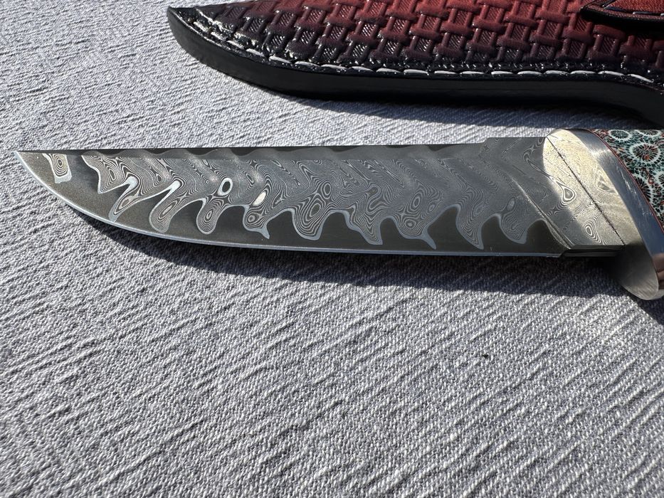 Ловен нож дамаск и стабилизиран корал