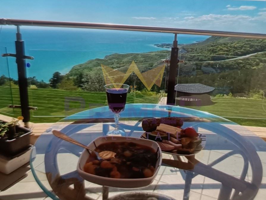 Дава се под наем Двустаен апартамент в Балчик - 98 кв.м за 306 € - Снимка #1