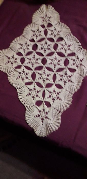 Ръчно плетени покривки за маса