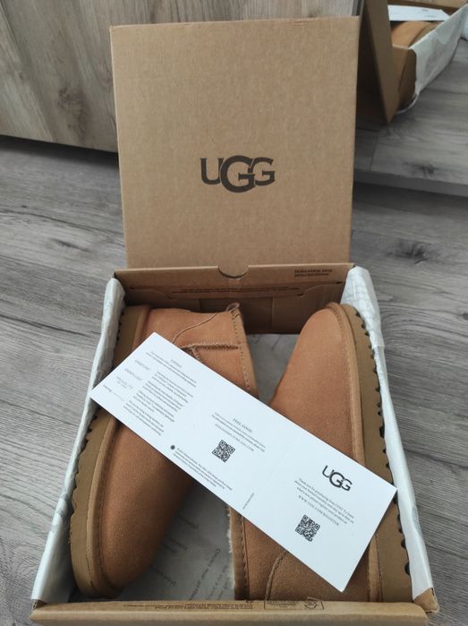 Vând Ugg marimea 37