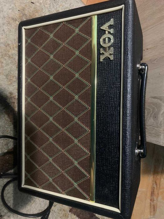 Set Chitara Jackson Dinky JS32 DKA cu un Vox Pathfinder 10 si pedala