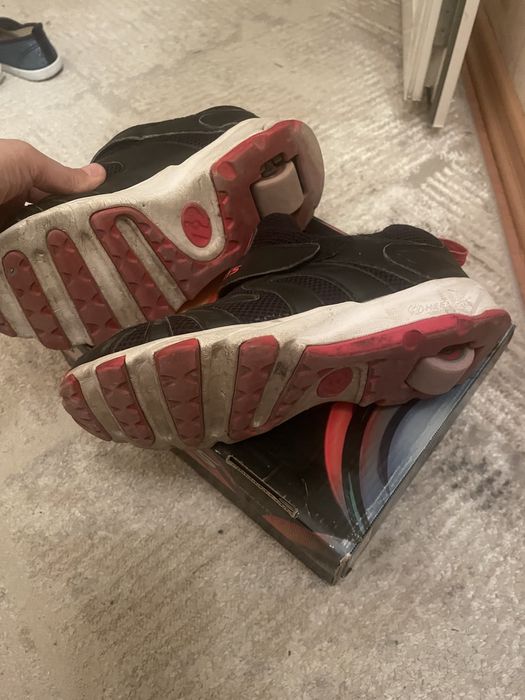 Кроссовки разные