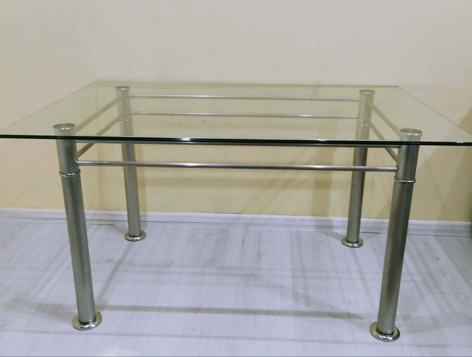 Маса и табуретки