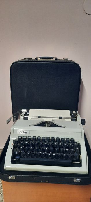 Mașină de scris Erika impecabilă
