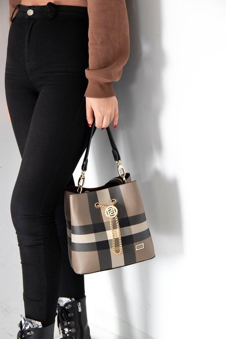 НОВО! ЛИКВИДАЦИЯ! Дамска чанта „Катания“ в каре