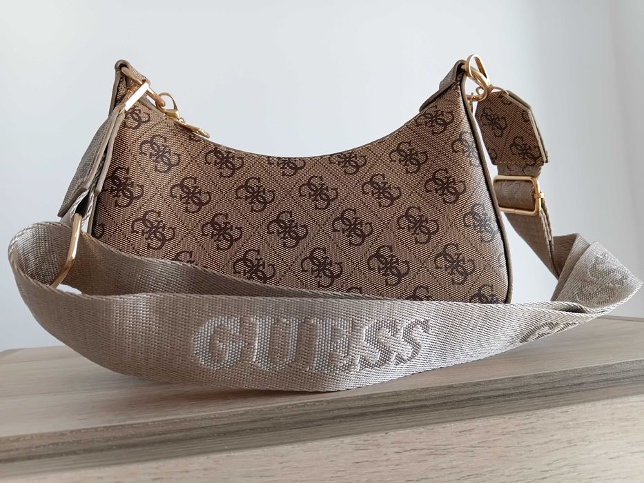 Geanta Guess de mana