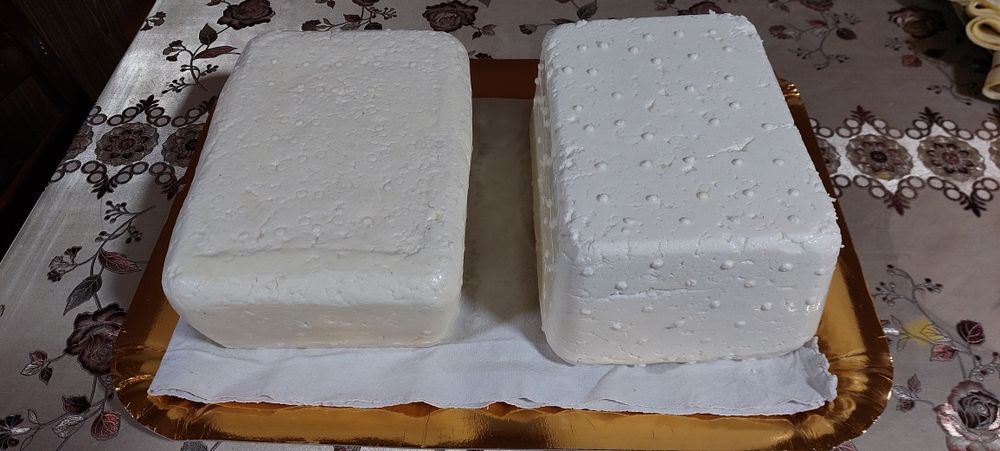 Vând brânză de vacă