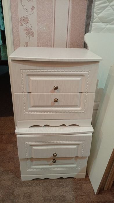 Продам спальный гарнитур белый , производство Венера